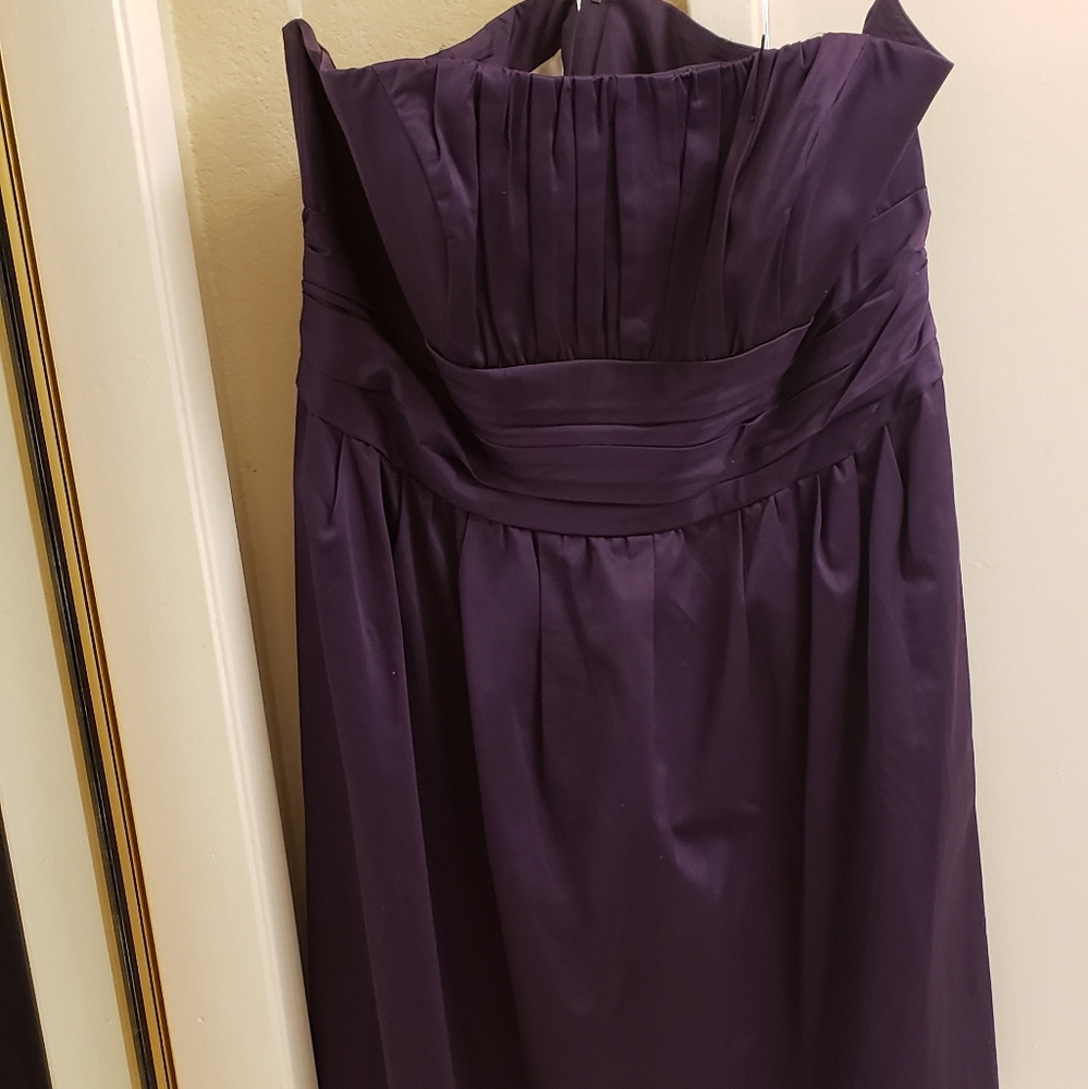 Strapless purple dress with pockets